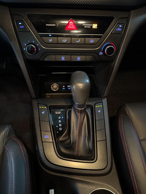 Hyundai Avante — photo 13