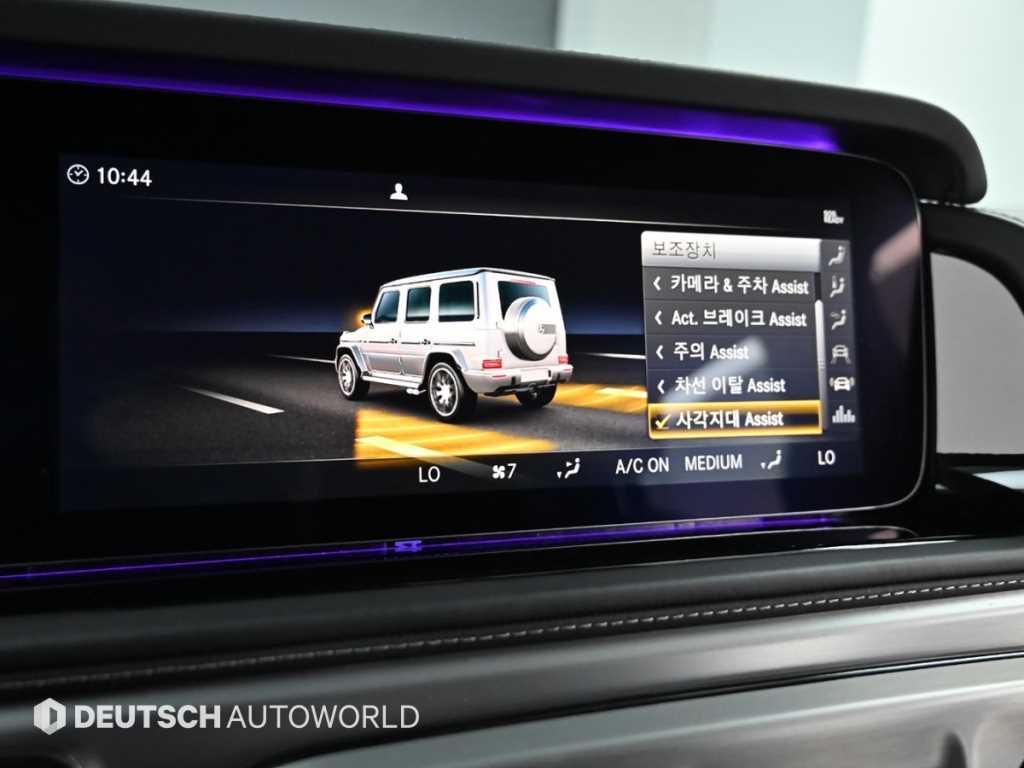 Mercedes-Benz G-Class — photo 17