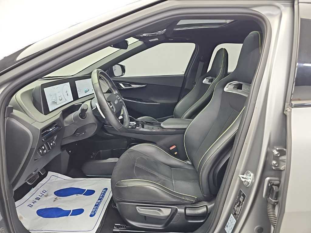 Kia EV6 — photo 11