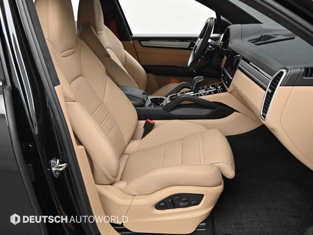 Porsche Cayenne — photo 12