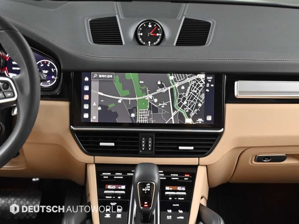 Porsche Cayenne — photo 15