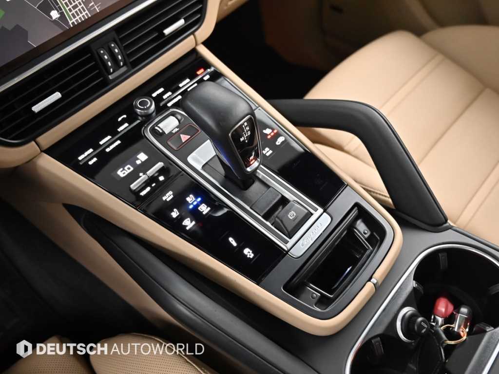 Porsche Cayenne — photo 18