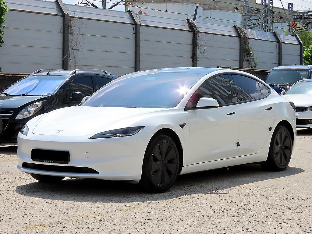 Tesla Model 3 — photo 02