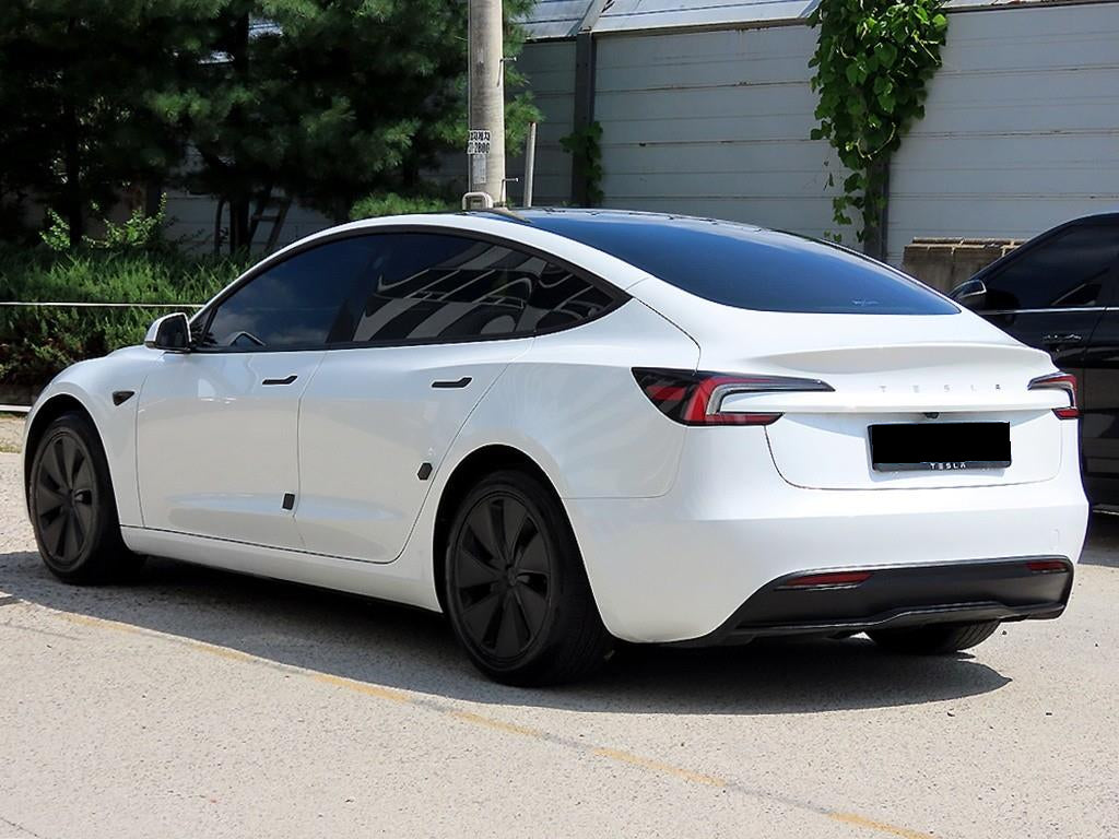 Tesla Model 3 — photo 03