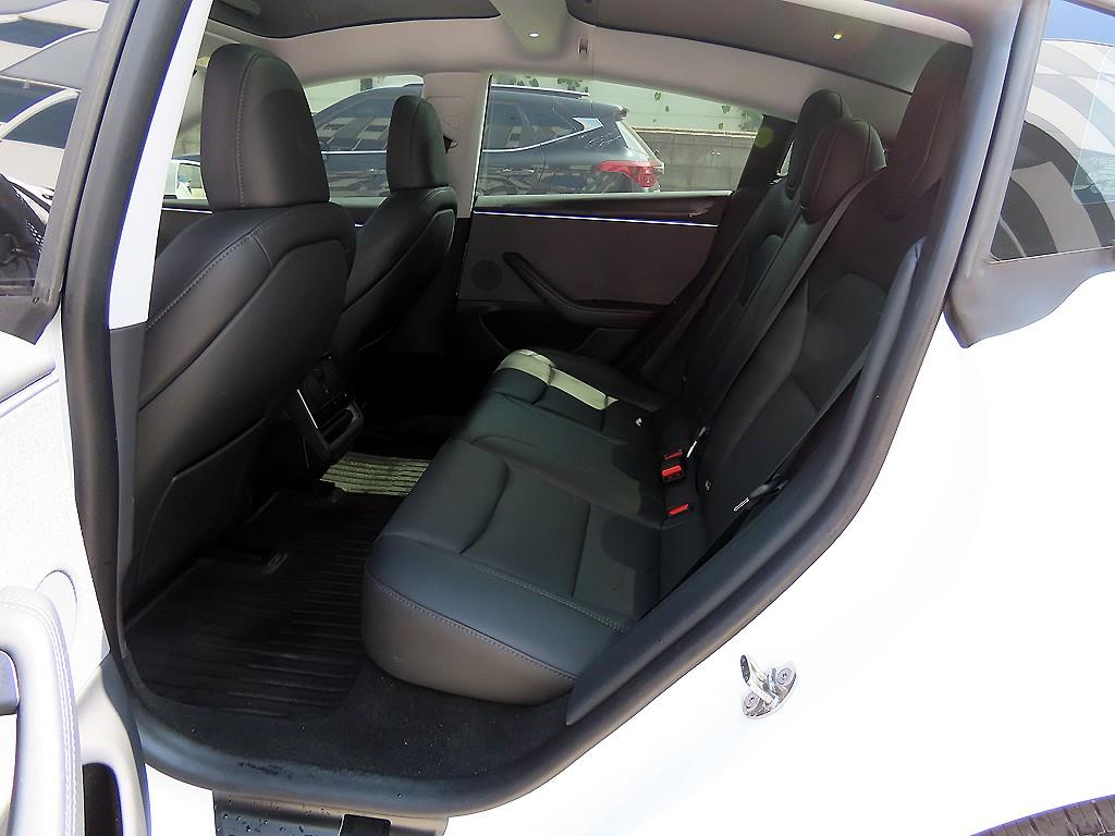 Tesla Model 3 — photo 06