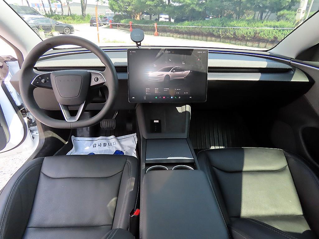 Tesla Model 3 — photo 07