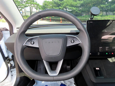 Tesla Model 3 — photo 08