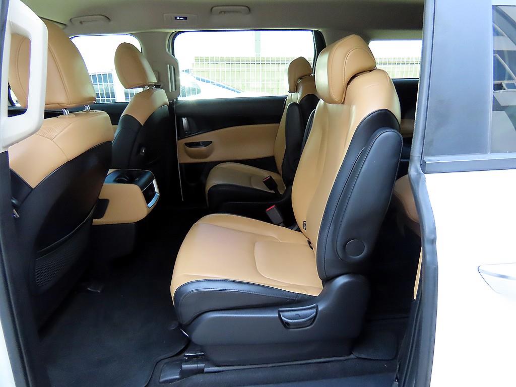 Kia Carnival — photo 06