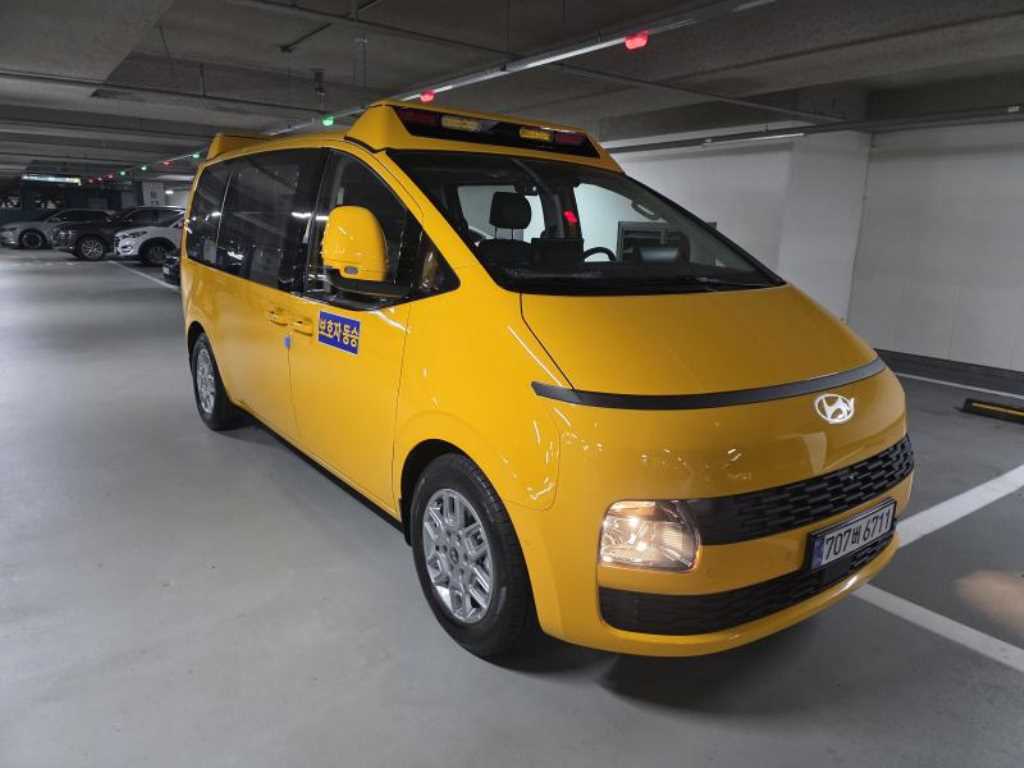 Hyundai Staria — photo 02
