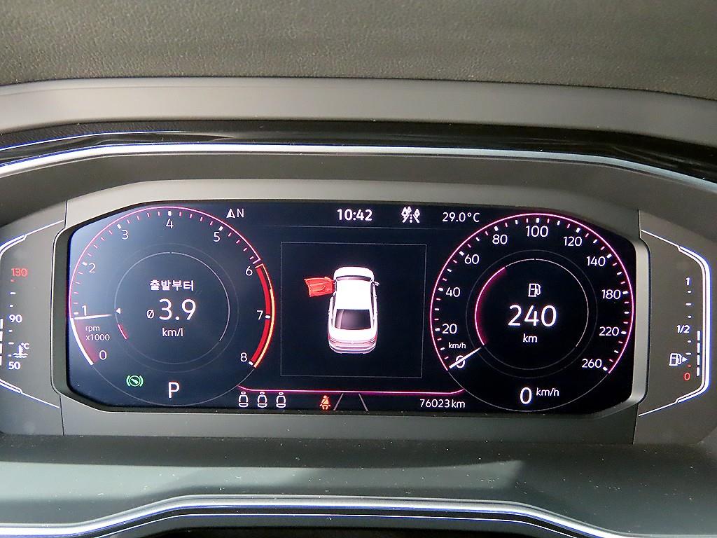 Volkswagen Jetta — photo 09