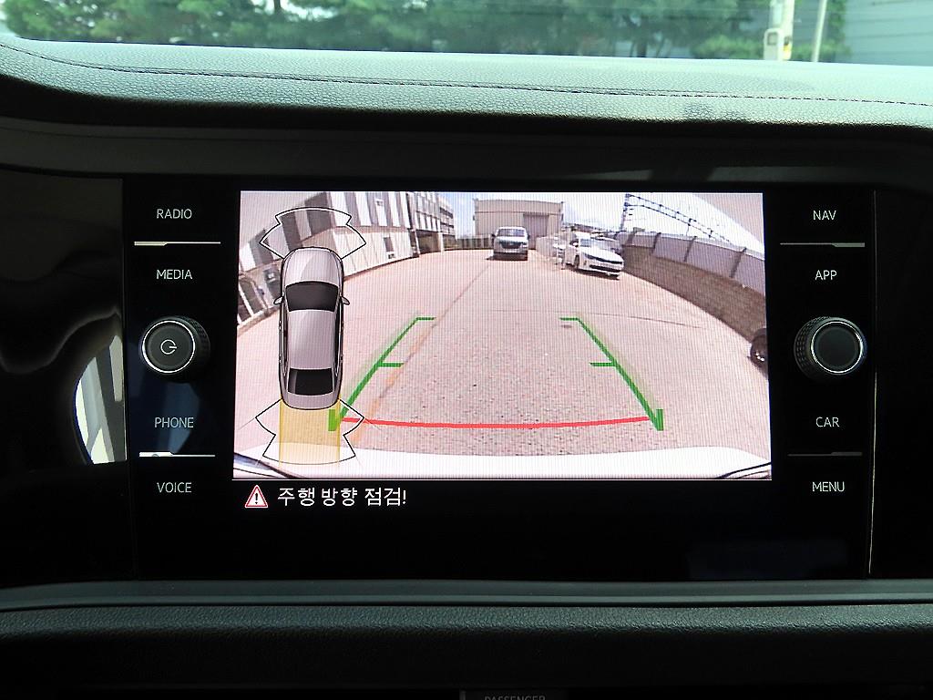 Volkswagen Jetta — photo 14