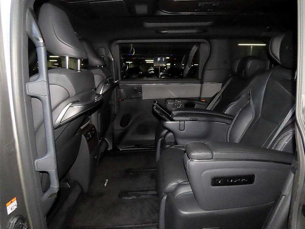 Lexus LM — photo 07