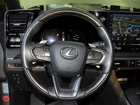 Lexus LM — photo 08