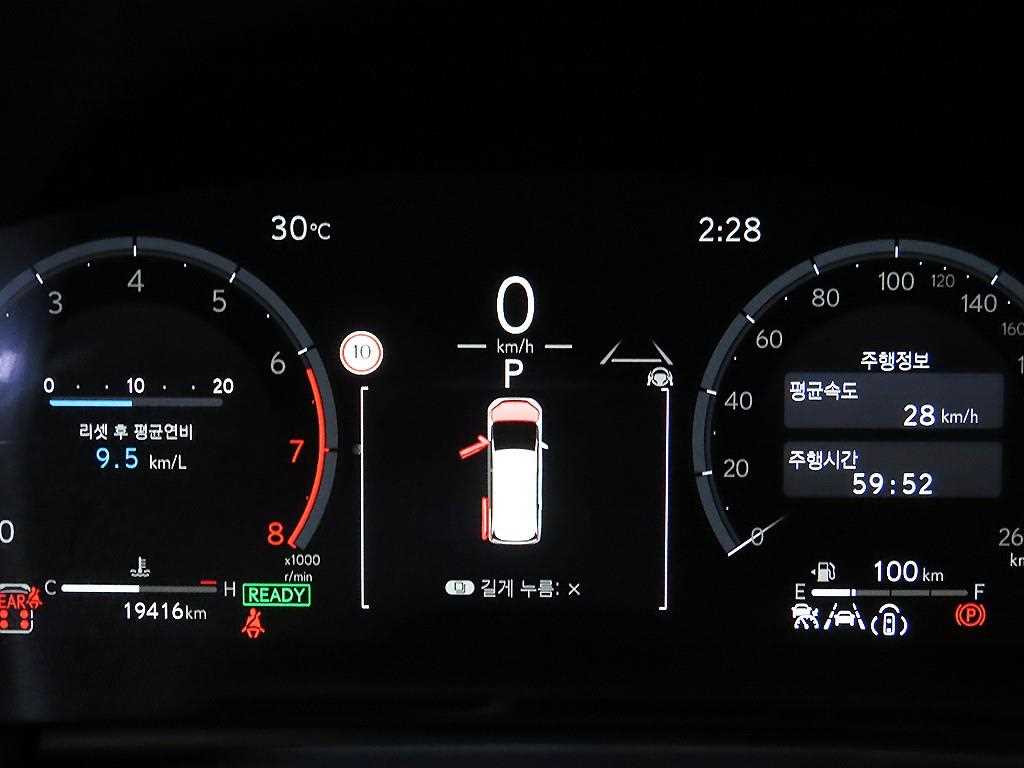 Lexus LM — photo 09