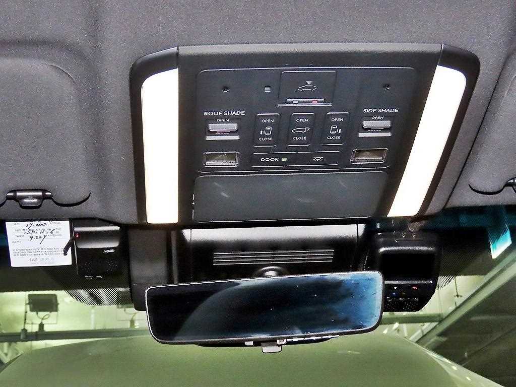 Lexus LM — photo 14