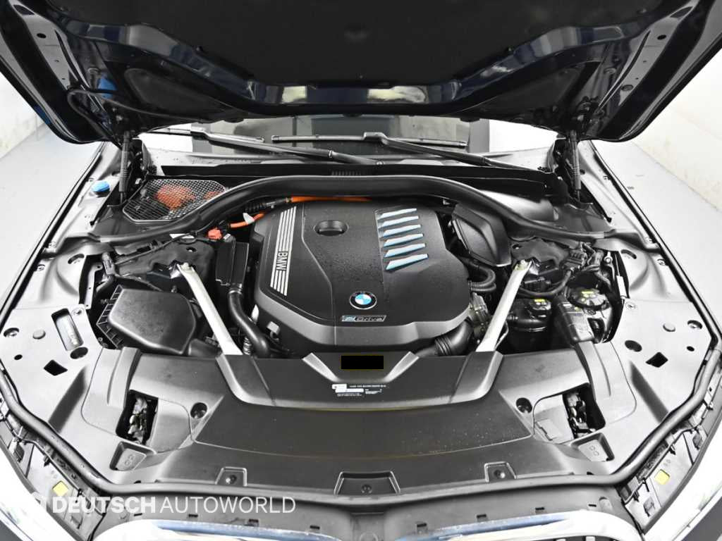 BMW 7-Series — photo 06