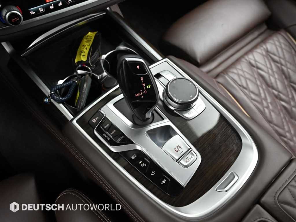 BMW 7-Series — photo 09