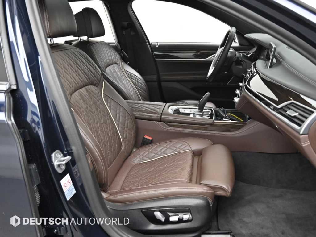 BMW 7-Series — photo 10