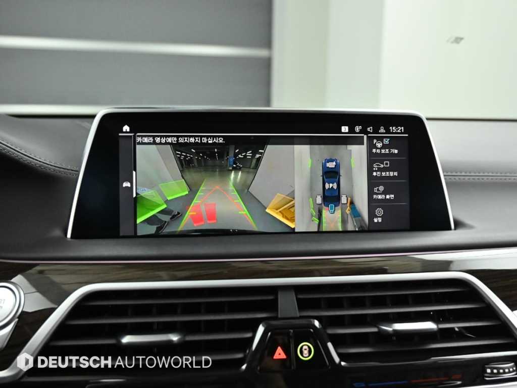 BMW 7-Series — photo 15