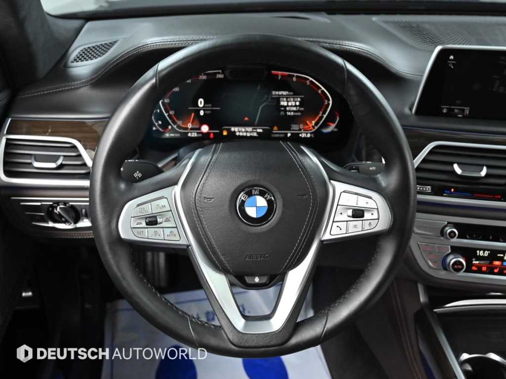 BMW 7-Series — photo 13