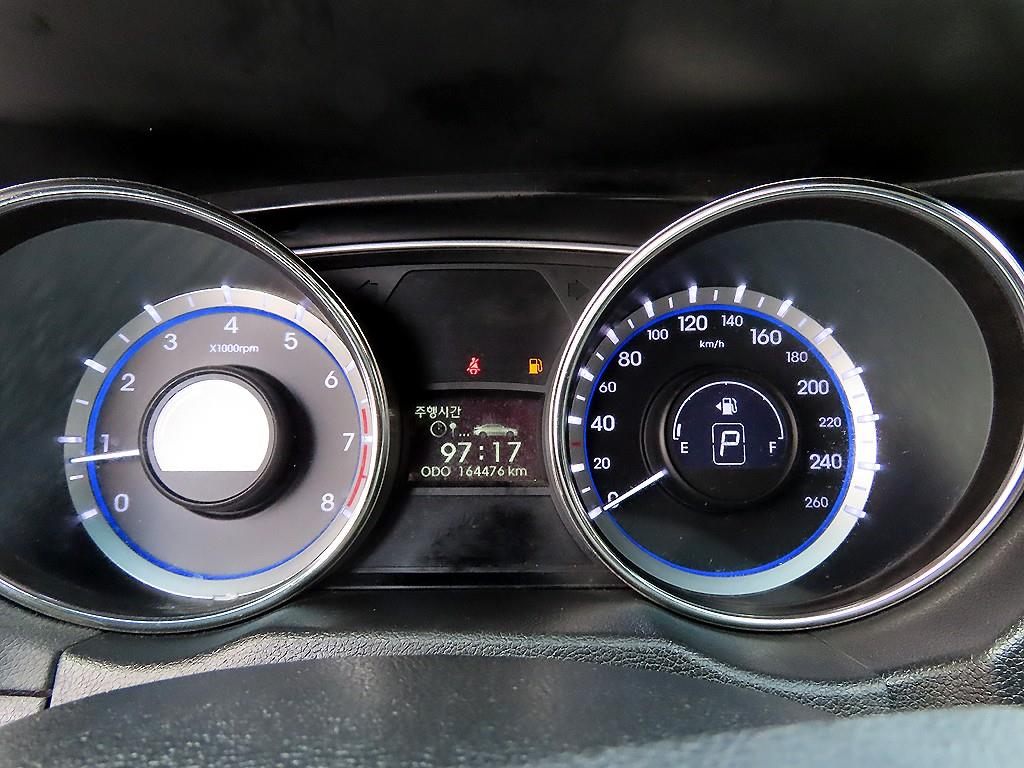 Hyundai Sonata — photo 09