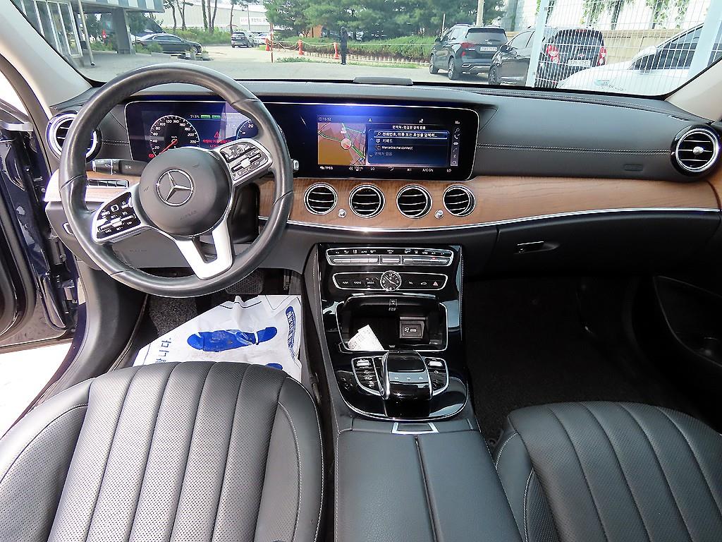 Mercedes-Benz E-Class — photo 07