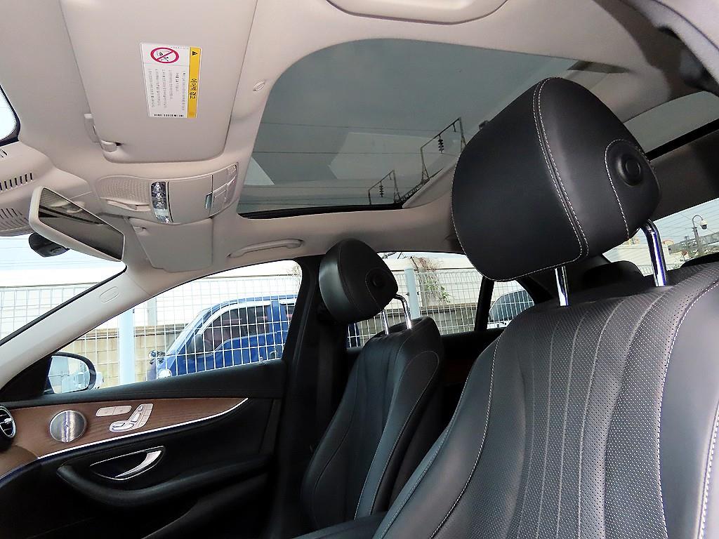 Mercedes-Benz E-Class — photo 16