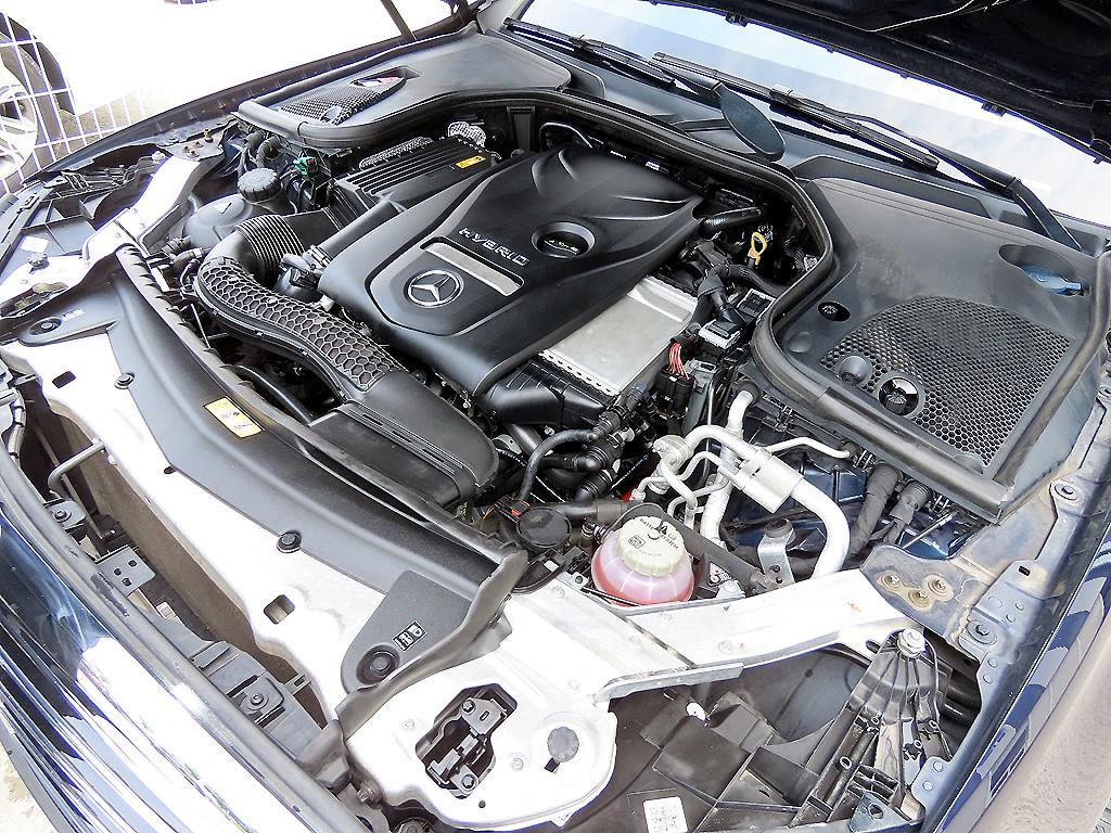 Mercedes-Benz E-Class — photo 19