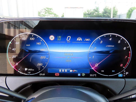 Mercedes-Benz E-Class — photo 09