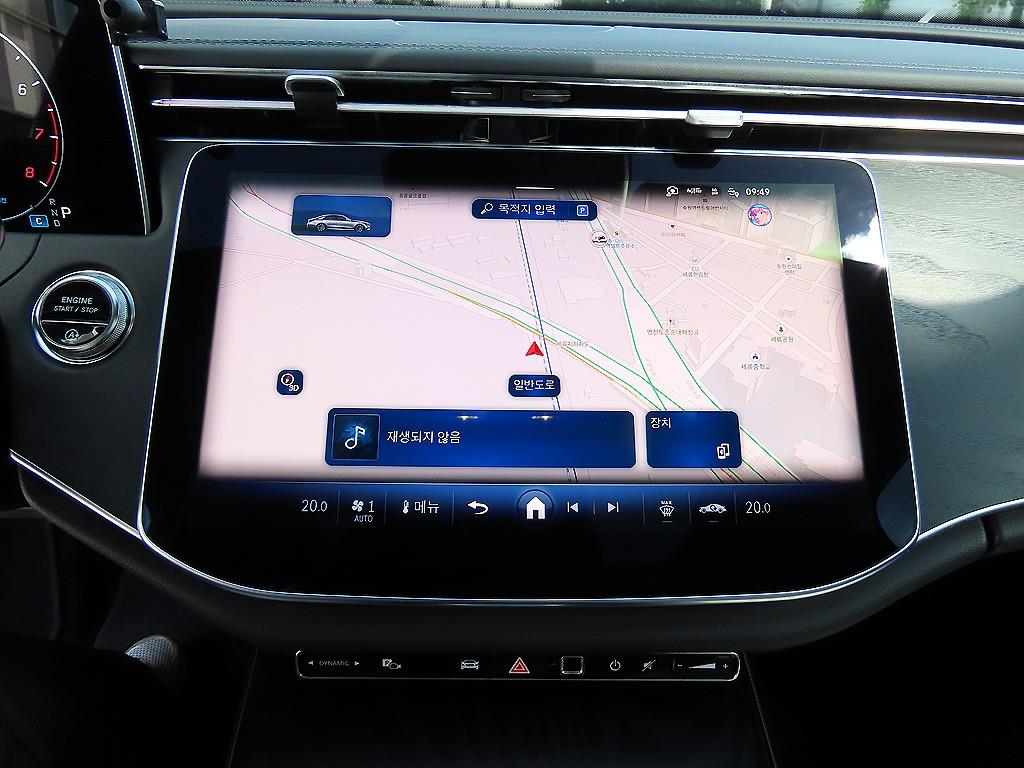 Mercedes-Benz E-Class — photo 12