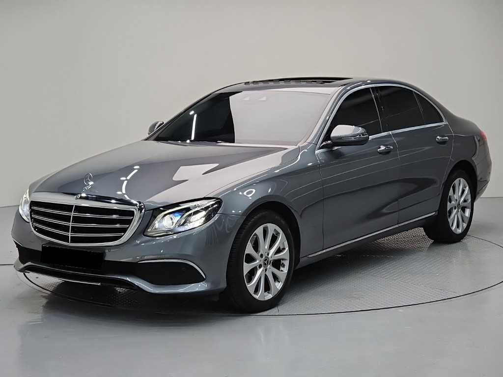 Mercedes-Benz E-Class — photo 01