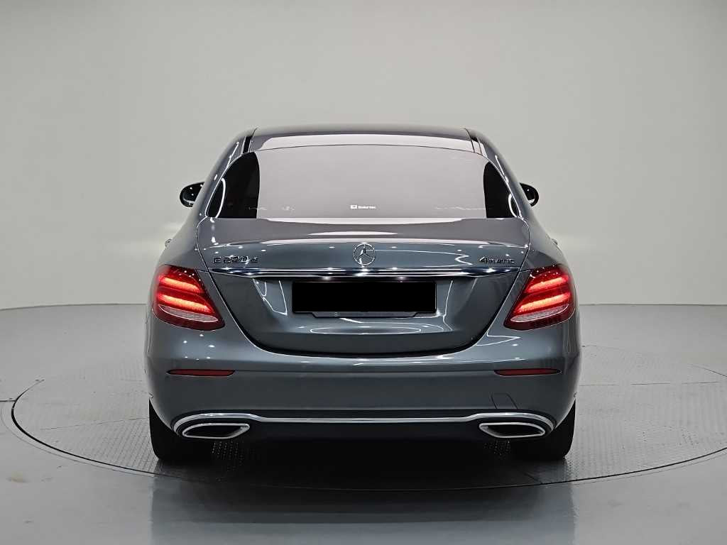 Mercedes-Benz E-Class — photo 03