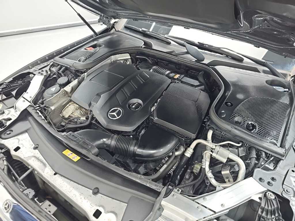 Mercedes-Benz E-Class — photo 05