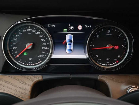Mercedes-Benz E-Class — photo 06
