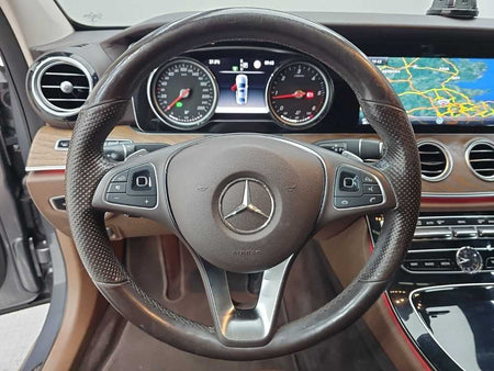 Mercedes-Benz E-Class — photo 09