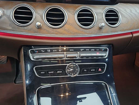 Mercedes-Benz E-Class — photo 10