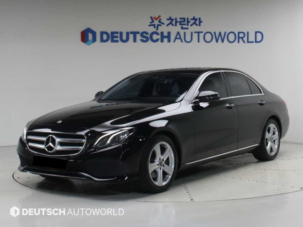 Mercedes-Benz E-Class — photo 01