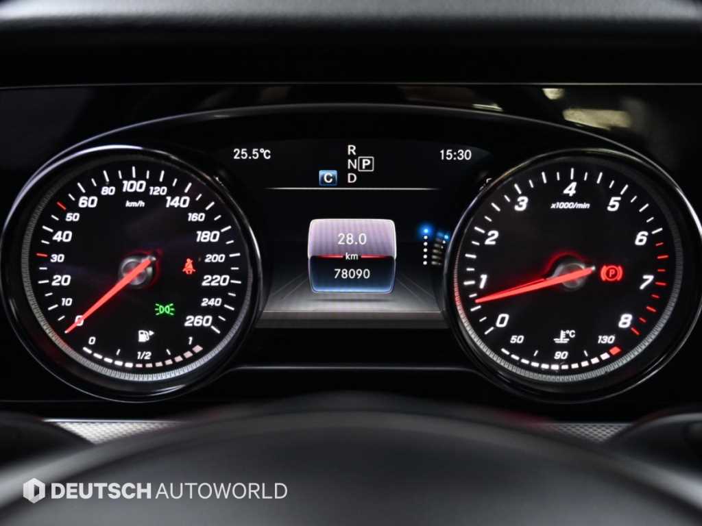 Mercedes-Benz E-Class — photo 08