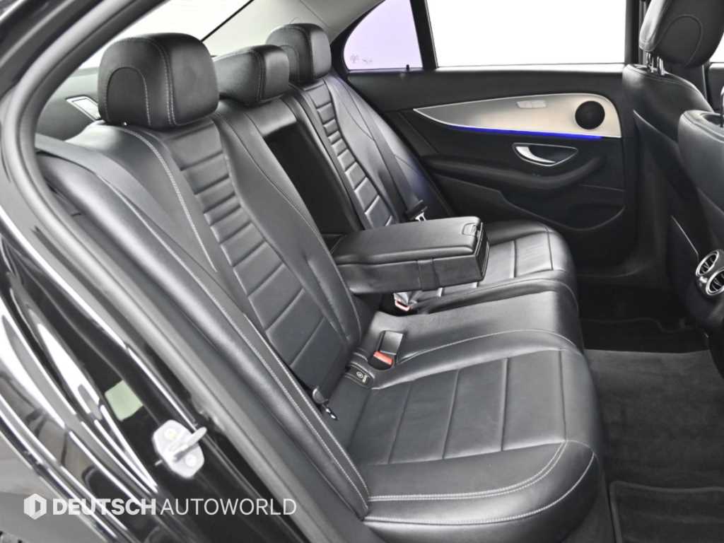 Mercedes-Benz E-Class — photo 12