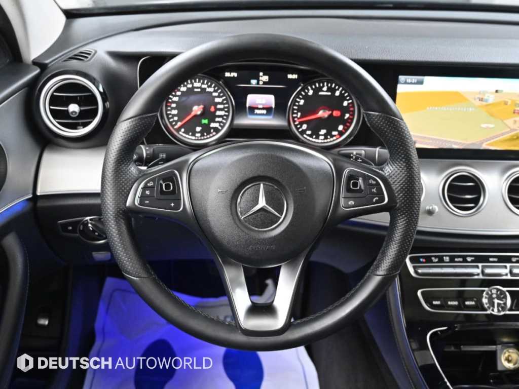 Mercedes-Benz E-Class — photo 13