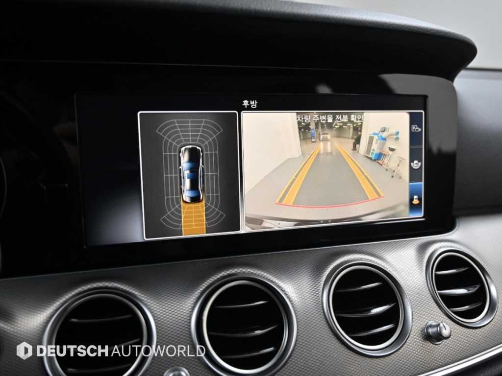 Mercedes-Benz E-Class — photo 15