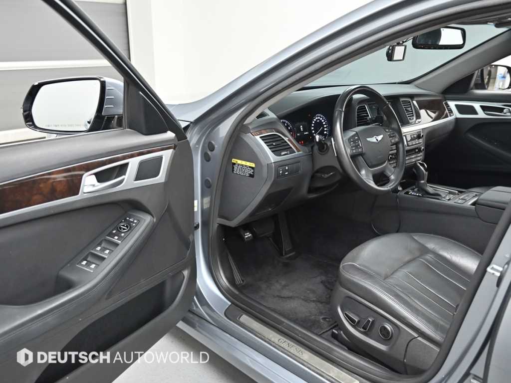 Hyundai Genesis — photo 11