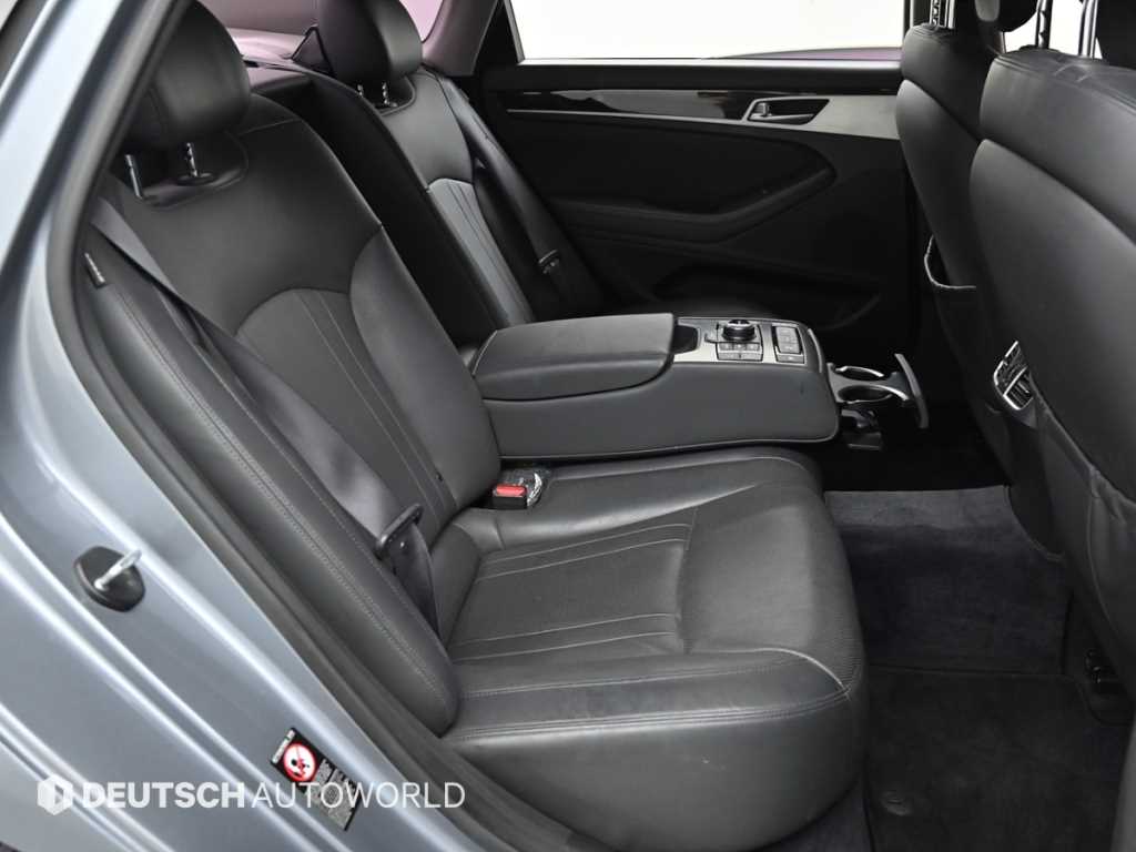 Hyundai Genesis — photo 12