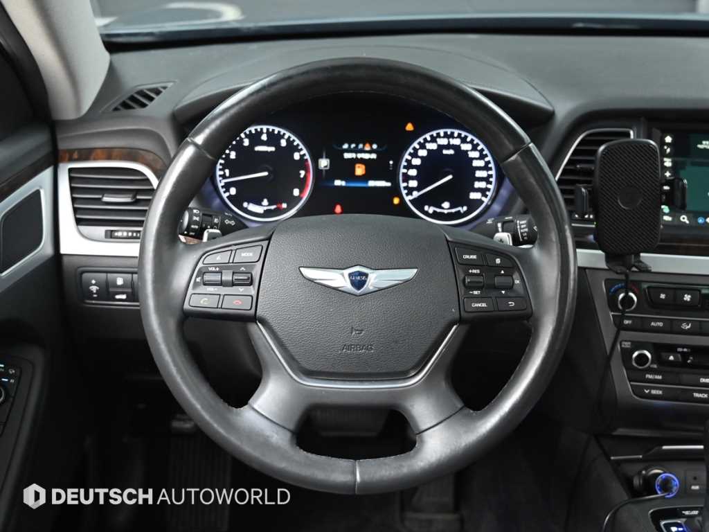 Hyundai Genesis — photo 13