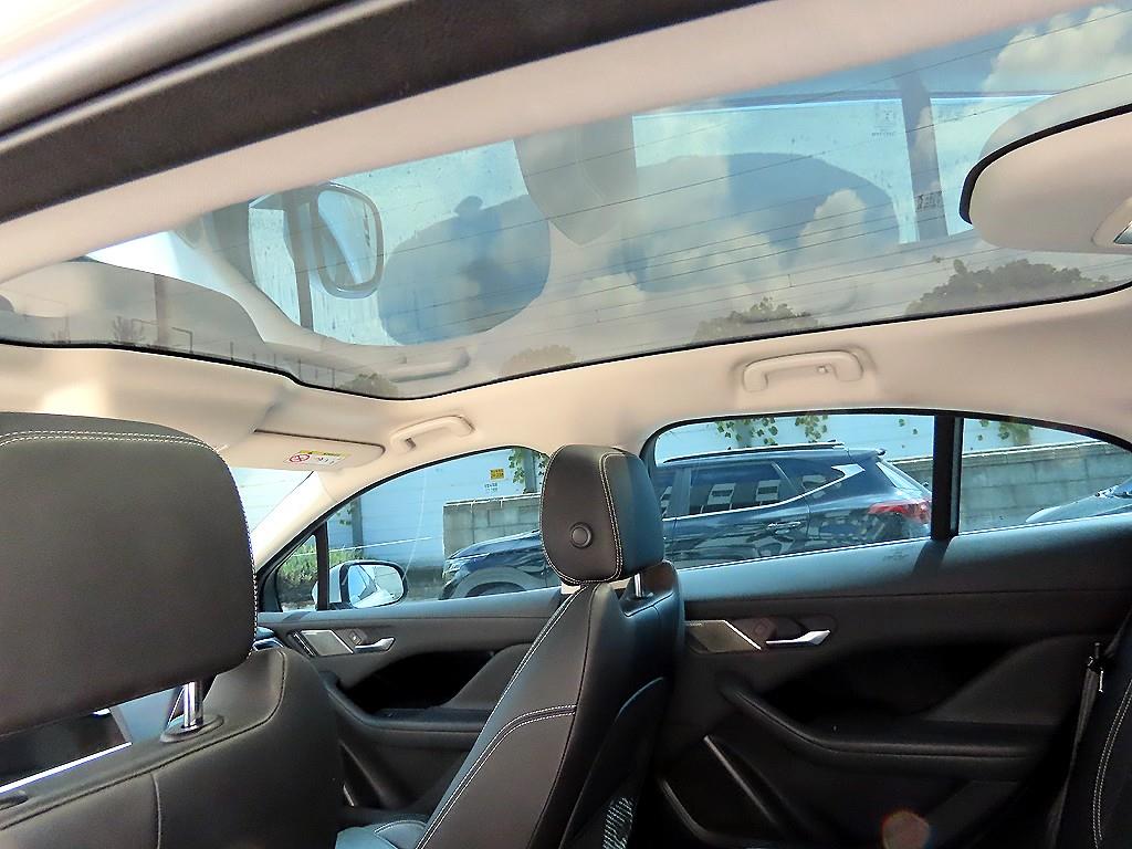 Jaguar I-PACE — photo 17