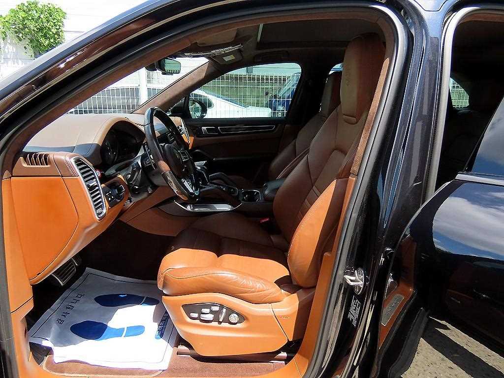 Porsche Cayenne — photo 05