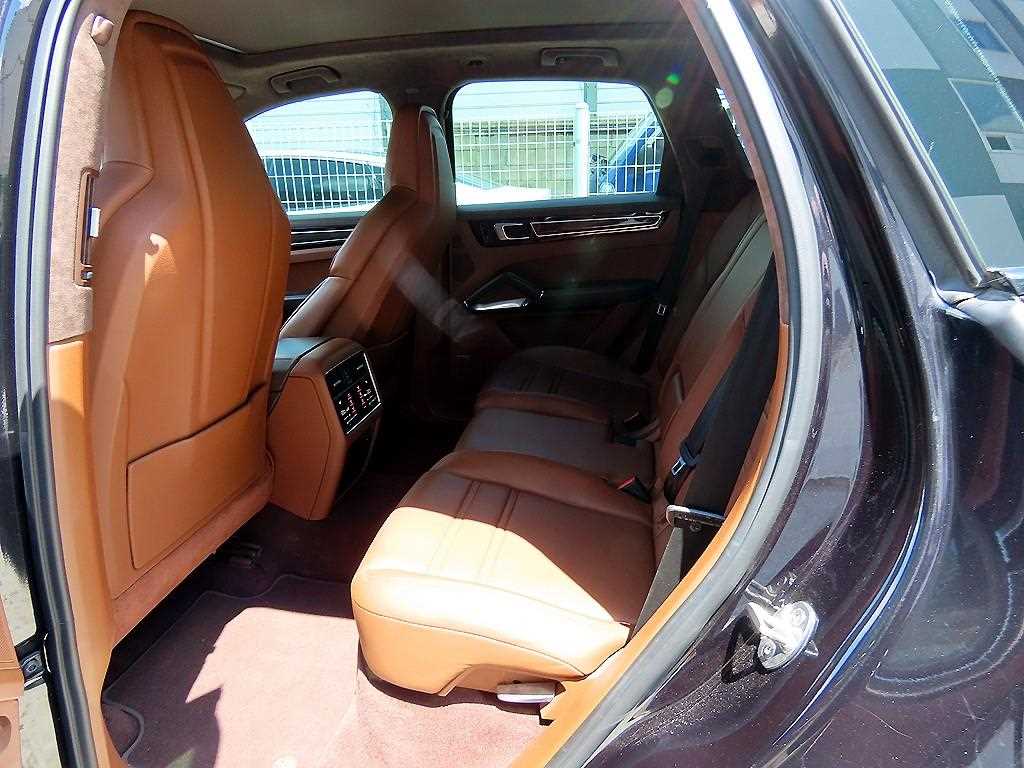 Porsche Cayenne — photo 06