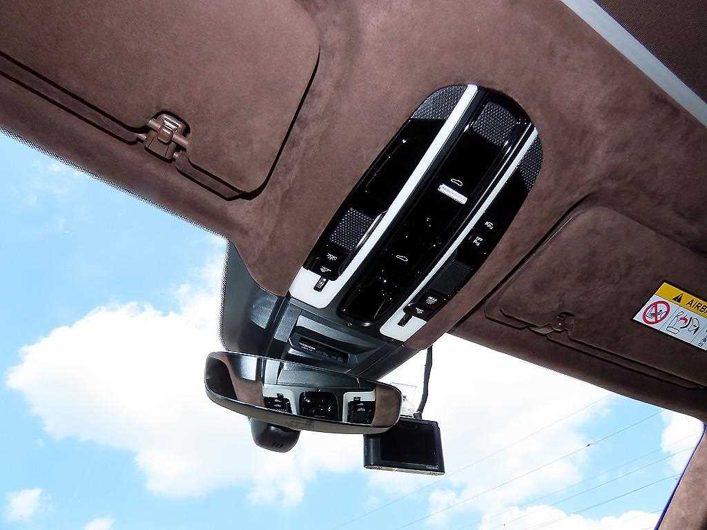 Porsche Cayenne — photo 15