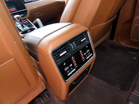 Porsche Cayenne — photo 16