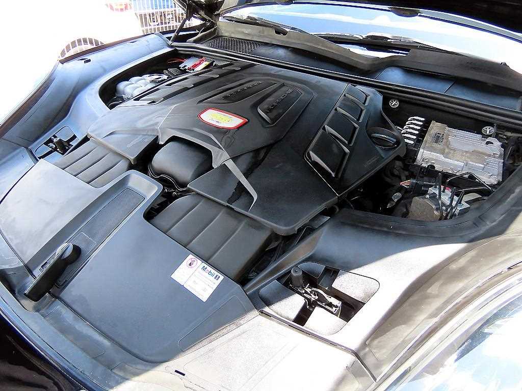 Porsche Cayenne — photo 19